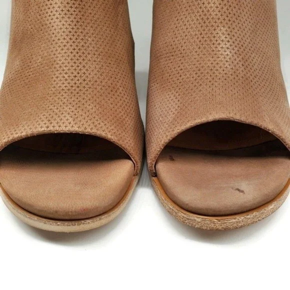 Gentle Souls Tan Nubuck Leather Open-Toe Sling-Back Stacked Heel Shootie Sandals - Picture 9 of 16